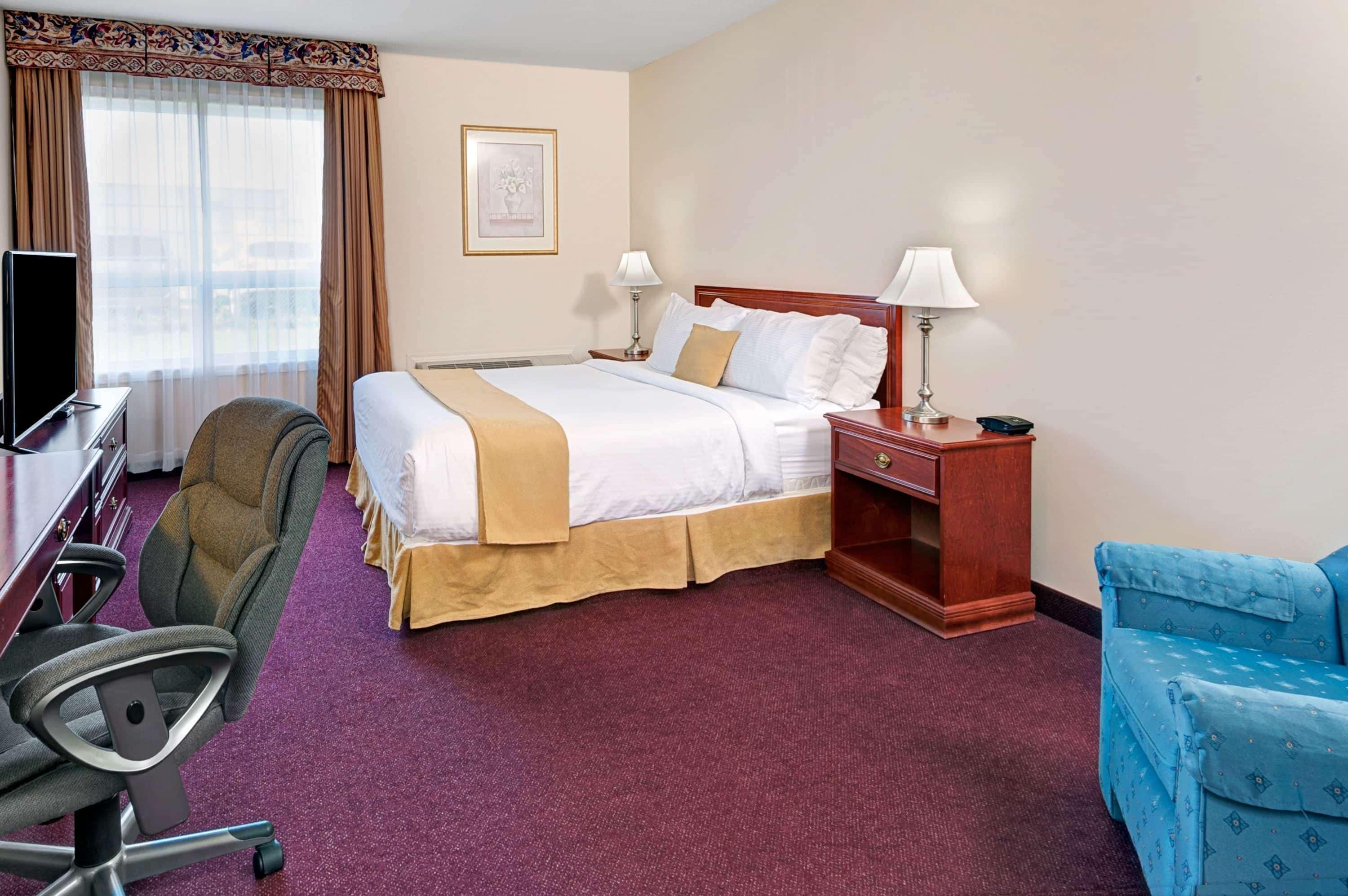 Quality Inn & Suites Edmonton International Airport Leduc Exterior photo
