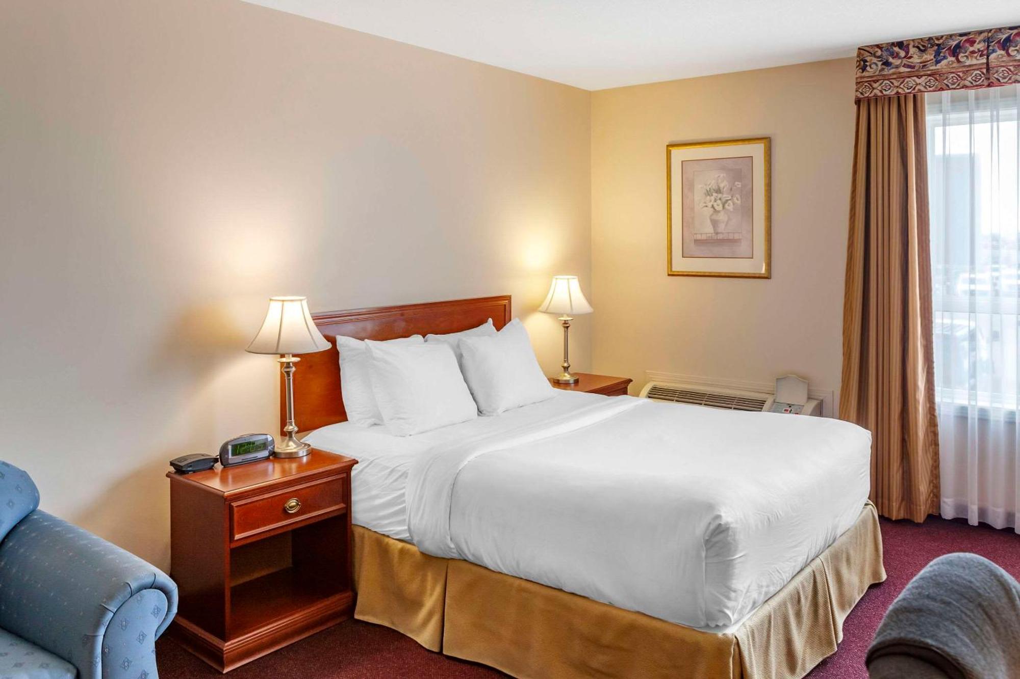 Quality Inn & Suites Edmonton International Airport Leduc Exterior photo